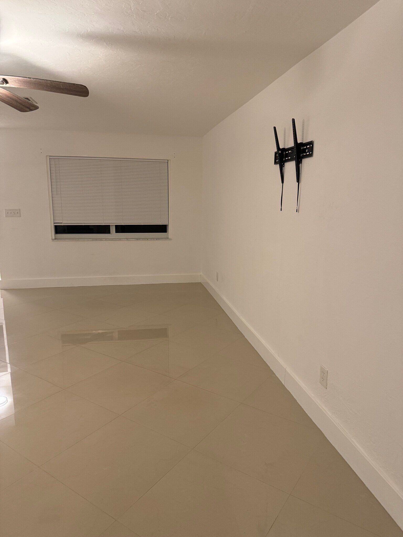 Building Photo - 5204 Coronado Pky