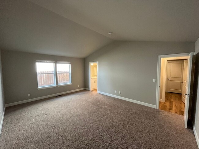 Building Photo - Newer Construction 3 Bedroom House in NW Redmond