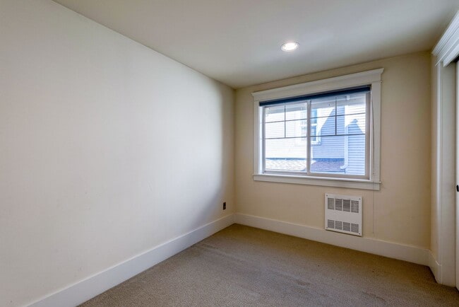 Building Photo - Capitol Hill Townhouse