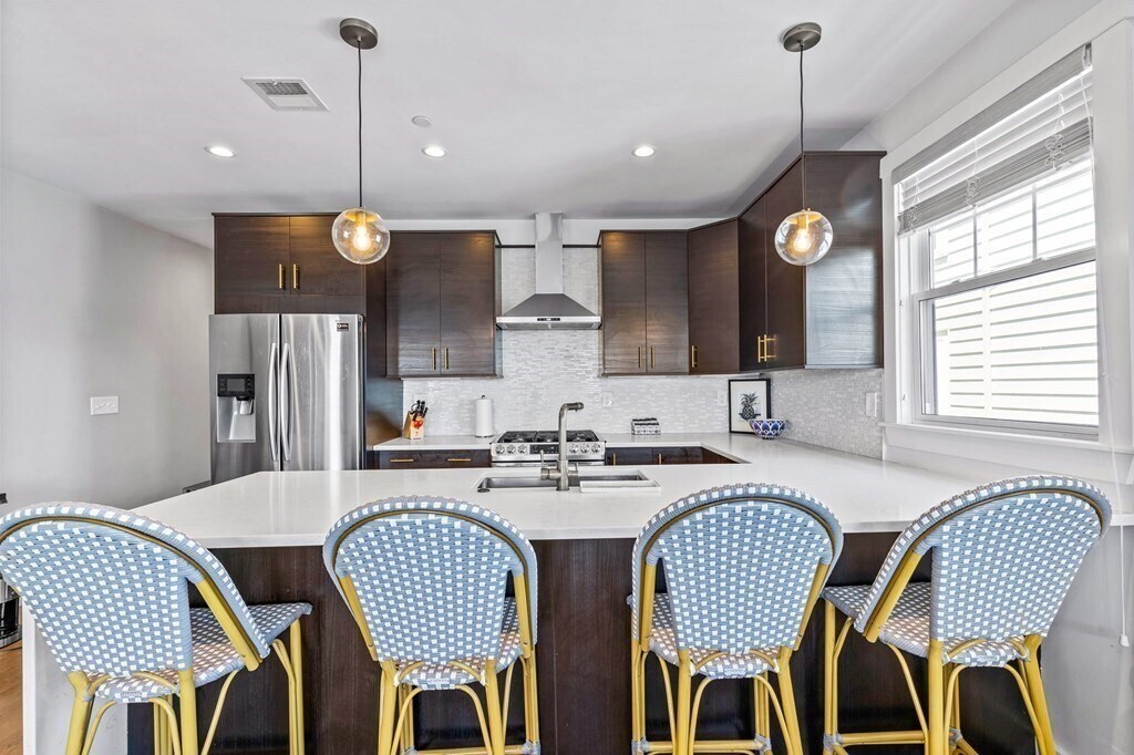 Building Photo - 241 Lexington St