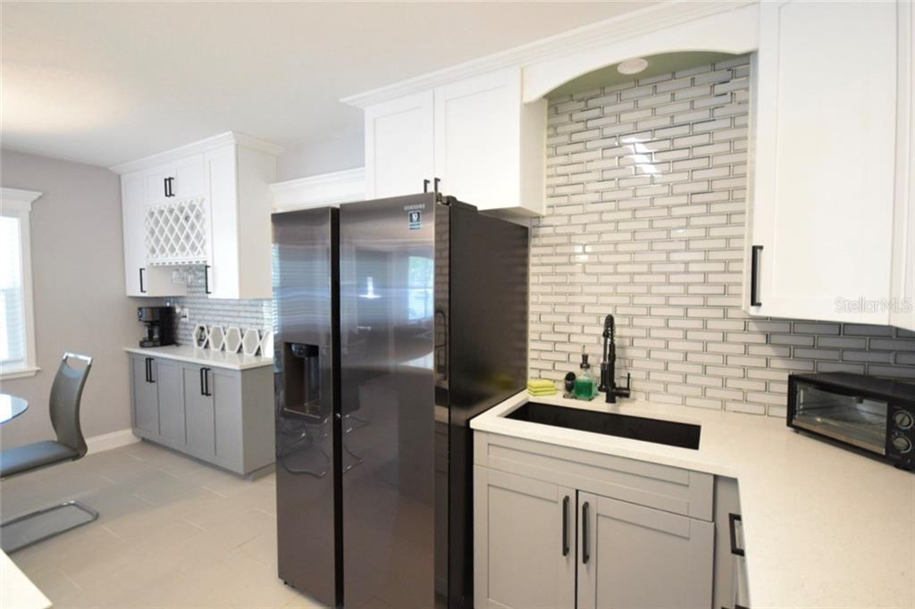 Building Photo - 658 64th Ave S