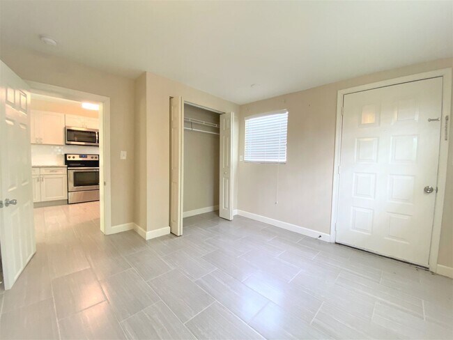 Building Photo - Roppo (561 SWB)