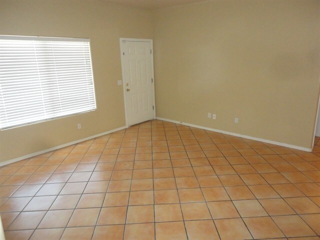 Building Photo - 501 W Placita Durango