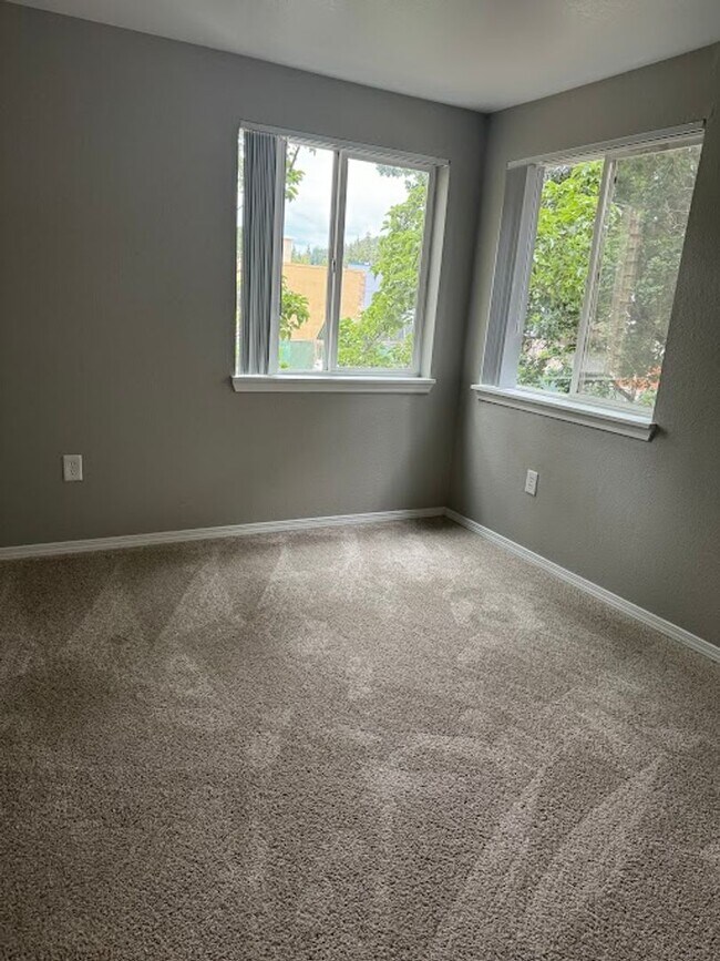 Building Photo - The ideal space to balance life, work and play.