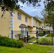 Building Photo - 2007 W De Leon St