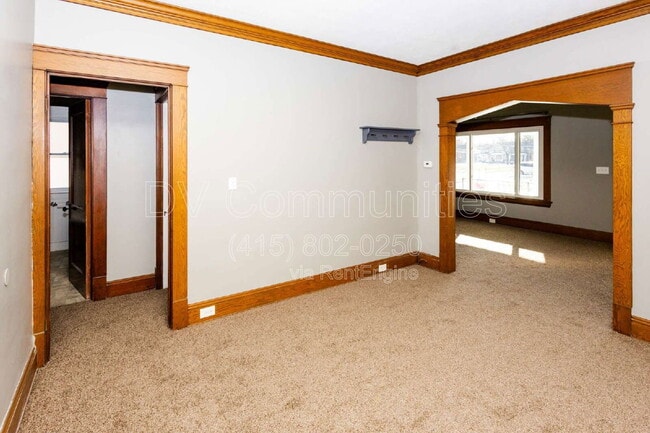 Building Photo - 3102 Montclair Ave