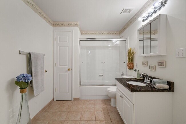Building Photo - ***Amazing opportunity to rent this beauti...