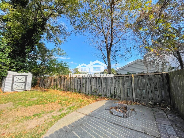 Building Photo - 138 Dupre Ave