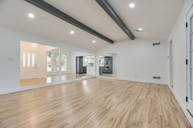 Building Photo - Spacious updated East Dallas home with open layout, flex suite, and easy access to White Rock Lake