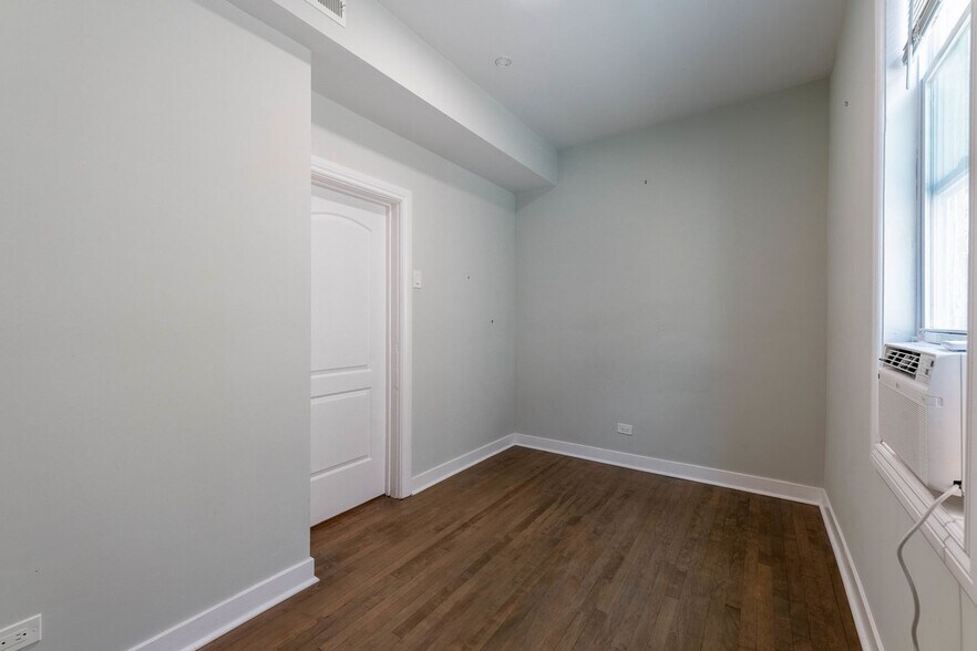 Building Photo - 2729 S Harding Ave