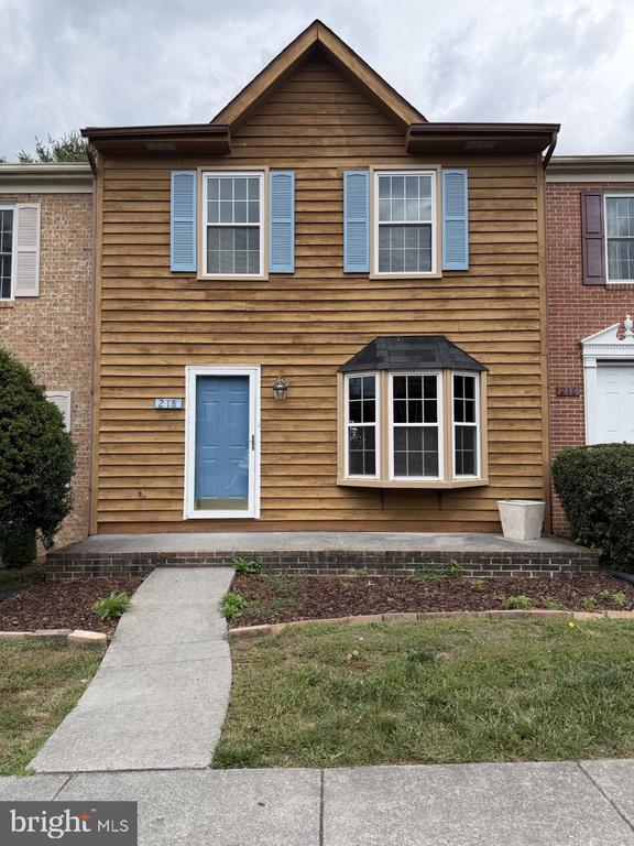 Building Photo - 218 Tudor Dr
