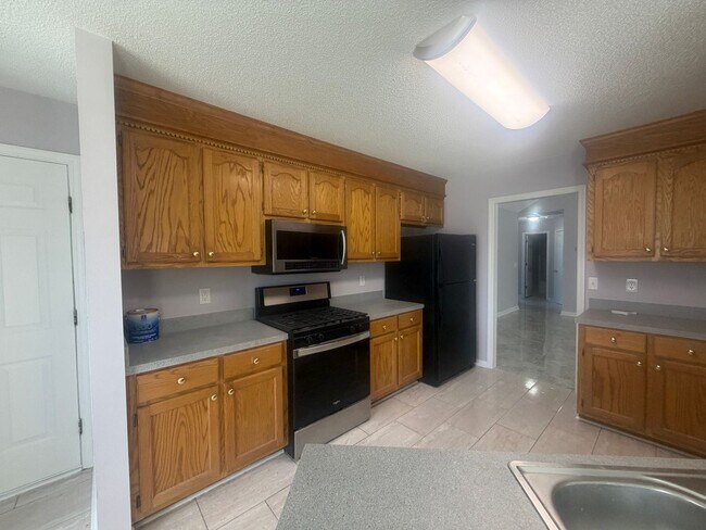 Building Photo - 3560 Oleander Dr