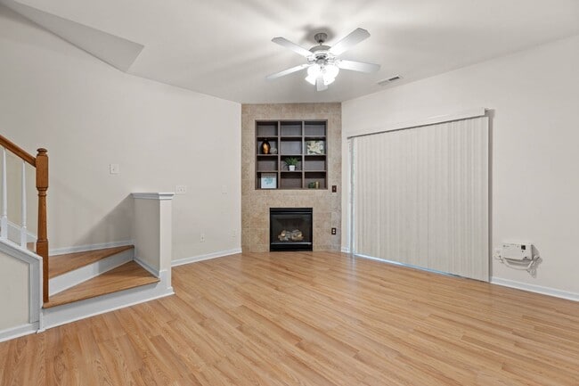 Building Photo - Spacious 3 story Townhome-Close to Downtown Raleigh- Renaissance Park-Available Now!