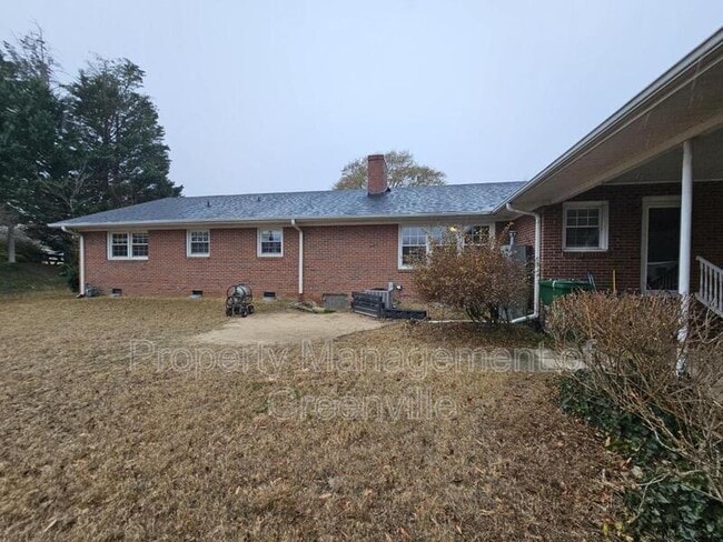 Building Photo - 104 S Orchard Dr