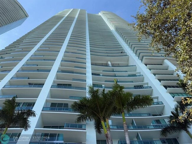 Building Photo - 900 Biscayne Blvd