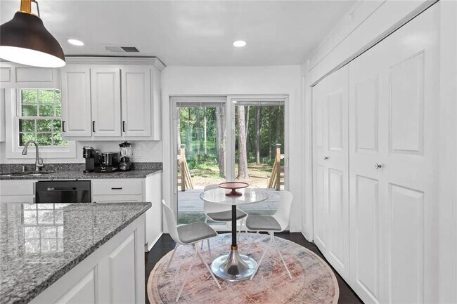 Building Photo - 356 W Wieuca Rd NE