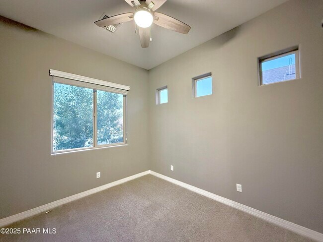 Building Photo - 5768 N Thornberry Dr