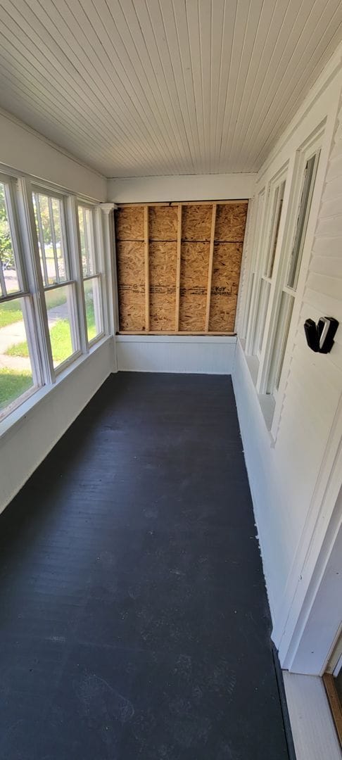 Building Photo - AVAILABLE JUNE 1ST - 2 Bed/ 1 Bath w/ Great Yard!