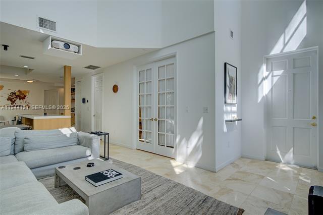 Building Photo - 4867 Ponce de Leon Blvd