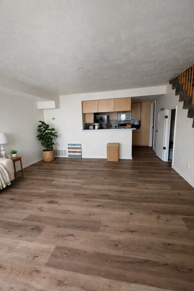 Building Photo - No deposit option for qualified renters