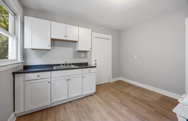 Building Photo - 32 Harding Pl