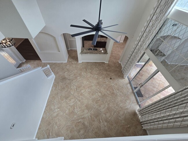 Building Photo - Luxurious Single-Family Home in Secluded Mount Dora Community