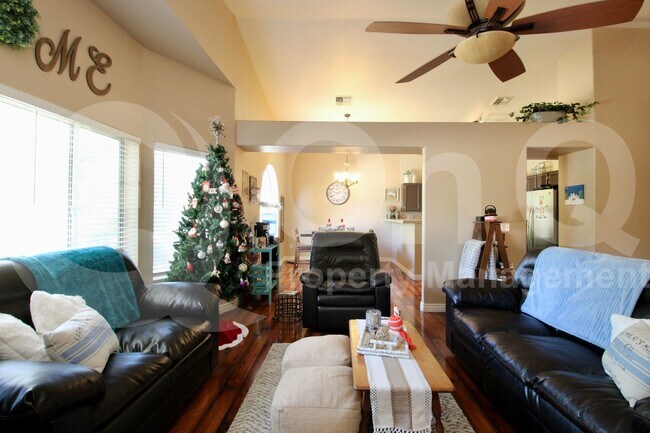 Building Photo - 4606 E Towne Ln