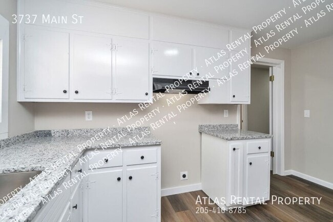 Building Photo - 3737 Main St