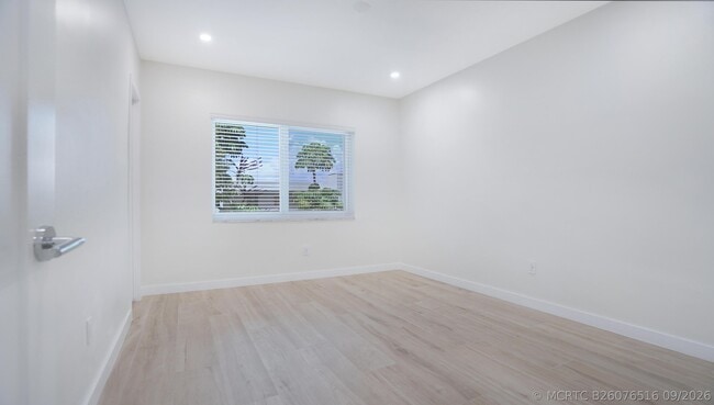 Building Photo - 701 S Royal Poinciana Blvd