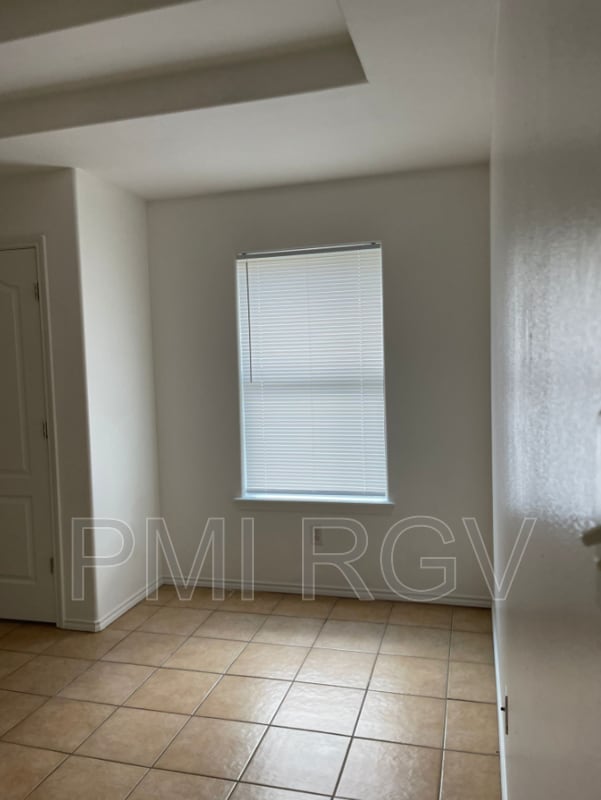 Building Photo - 1503 E Coyote St