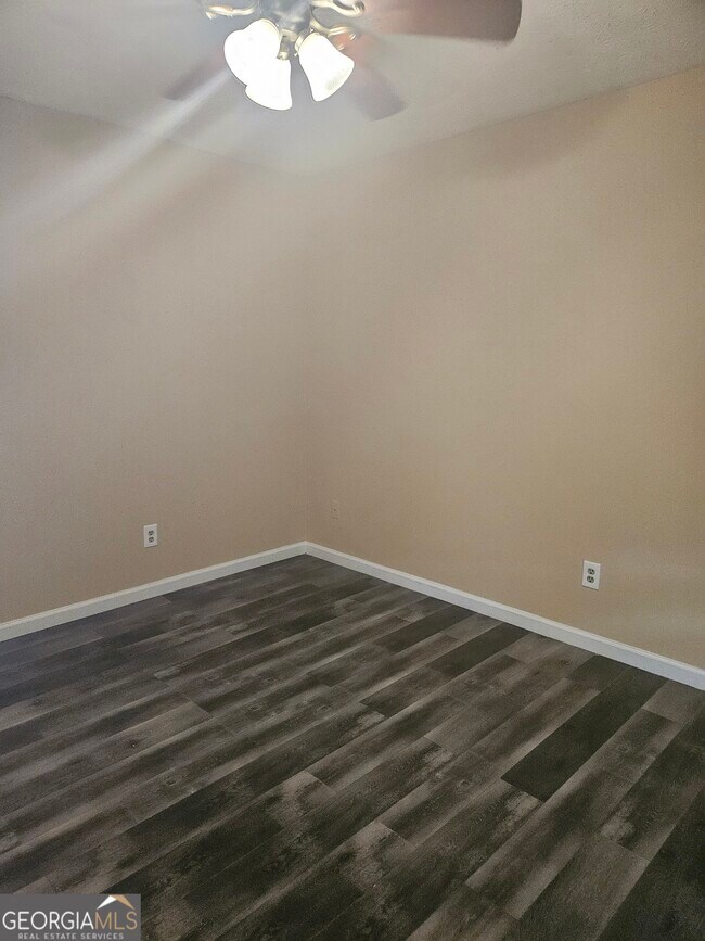 Building Photo - 3195 Highpoint Ct