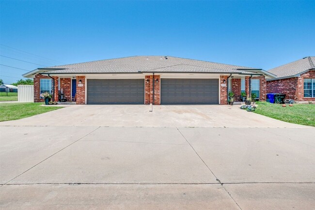 Building Photo - Beautiful 3 Bedroom in Norman