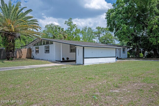 Building Photo - 2565 Burlingame Dr W