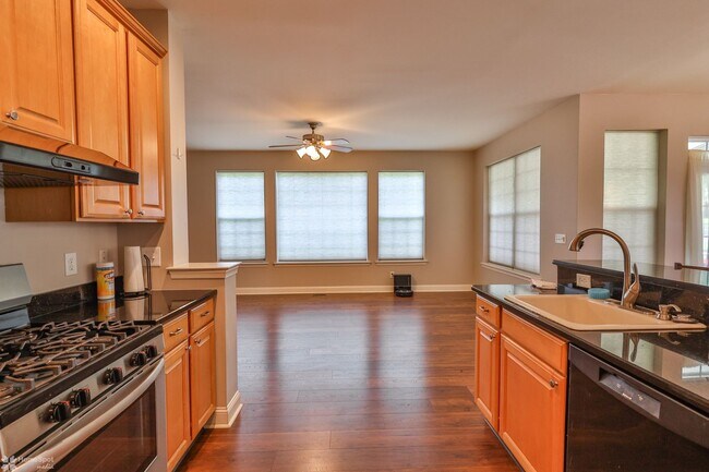 Building Photo - Beautifully maintained, energy-efficient f...