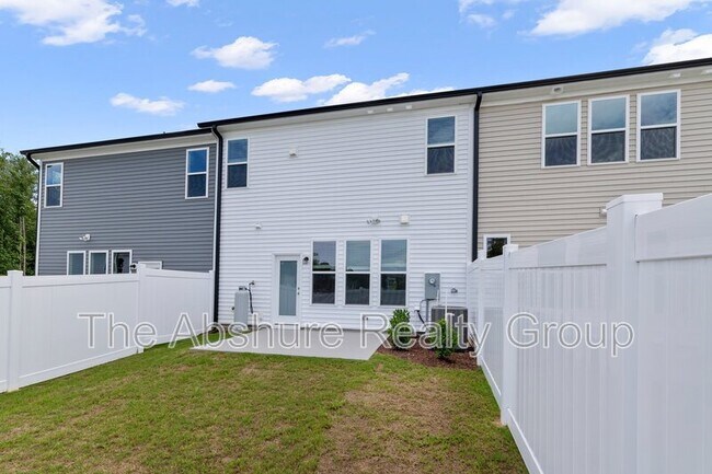 Building Photo - 8913 Kennebec Xing Dr