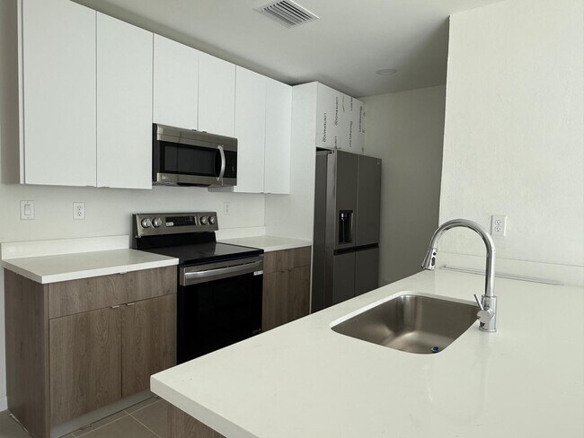 Building Photo - 2526 Pierce St