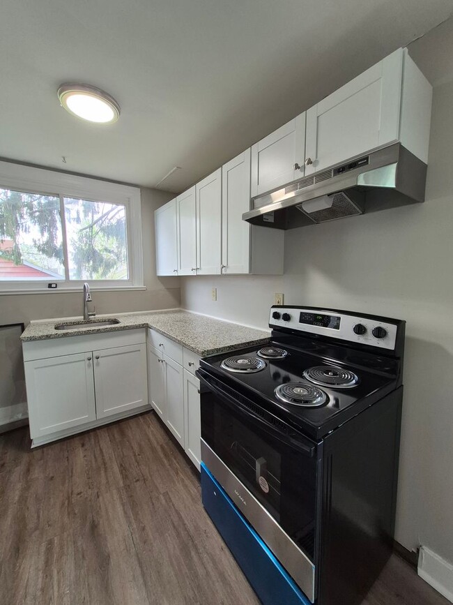Building Photo - Cozy 2 Bedroom Ranch