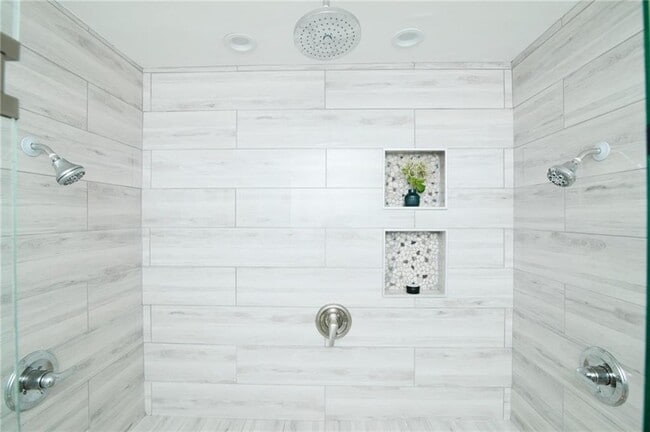 Building Photo - 531 Allendale Dr