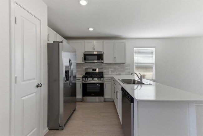 Building Photo - 385 Keefer