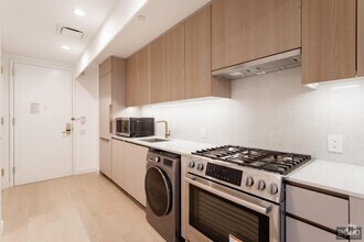 Building Photo - 0 bedroom in Queens NY 11101