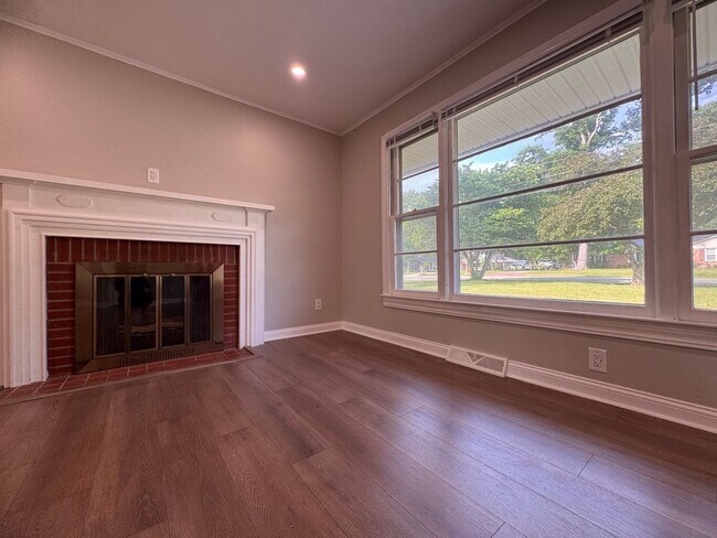 Building Photo - 3BR 1.5BA Brick Ranch in Lexington