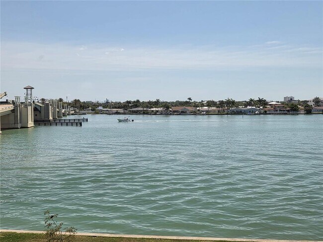 Building Photo - 500 Treasure Island Causeway