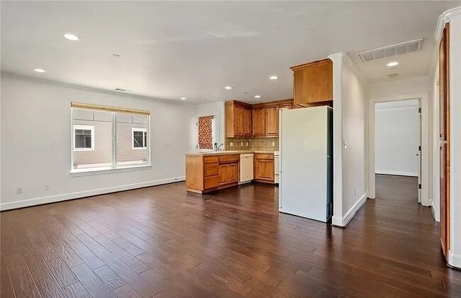 Building Photo - 720 Islay St