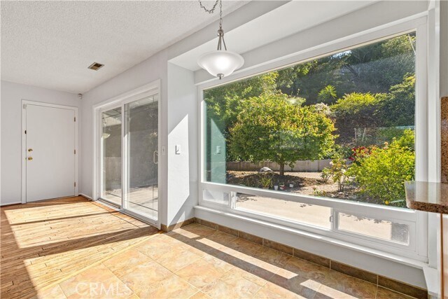 Building Photo - 668 Patricia Dr