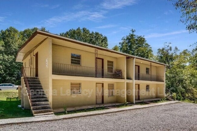 Building Photo - 65 Hughes St