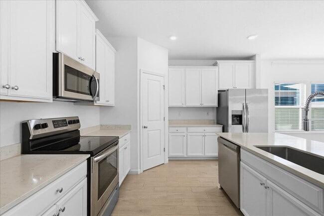 Building Photo - 100 Lake Sinclair St