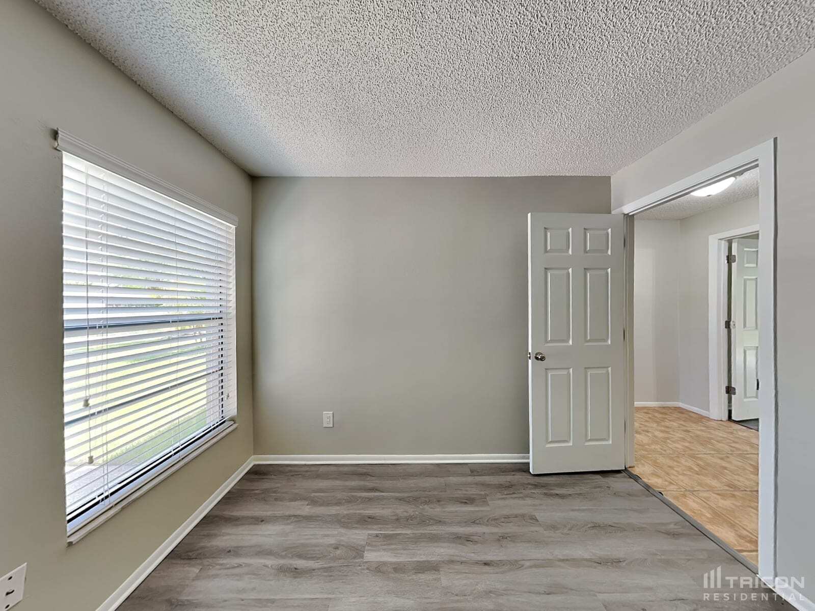 Building Photo - 860 N Lake Sterling Ct