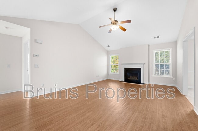 Building Photo - 5611 Sycamore Glen Rd