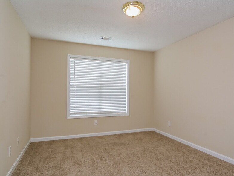 Building Photo - 1136 Larkspur Dr