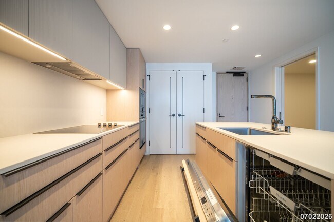 Building Photo - $4600 /1 Bed +DEN / 1 Bath Elevated Island Living at The Park at Ward Village